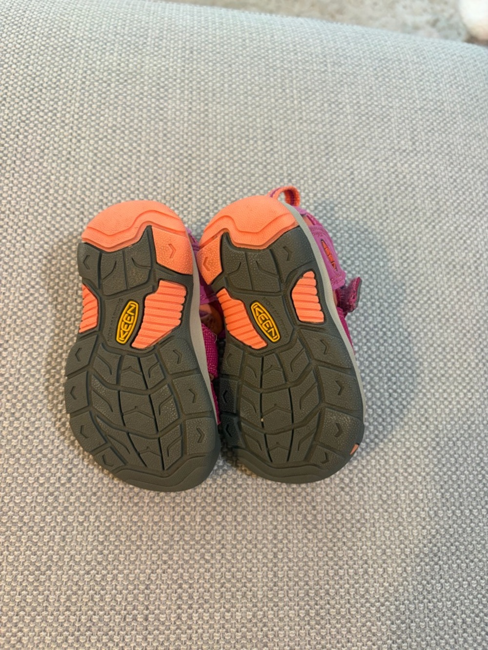 Toddler Pink & Orange Closed-Toe Keens Sandals| size 4 - Picture 2 of 4